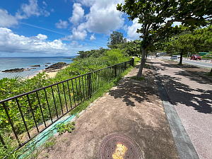 �A�J�e�B�[�_�E�o���^�̎�O�̃r�[�`�ւ̍~����̎ʐ^