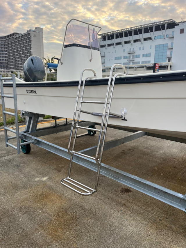 �捇�D�Ƃ��Ďg�p����D�ł���W-27�̑��ʂɃ��_�[�����t�����ʐ^