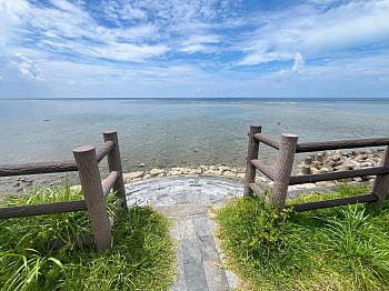 �������C�݂̖k�����ɂ��钓�ԏ�̓����̍�������C�ɍ~�����K�i�̎ʐ^