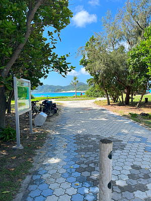 阿真ビーチの入口の写真