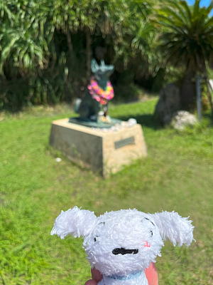 座間味島のマリリンの像の写真