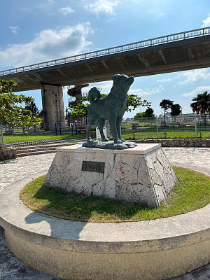 阿嘉島のシロの像の写真